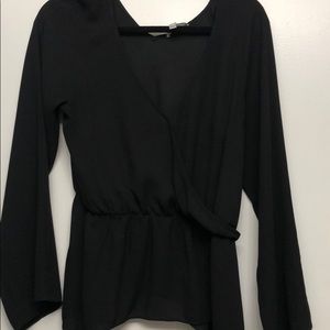 Black Leith blouse low cute with flattering waist